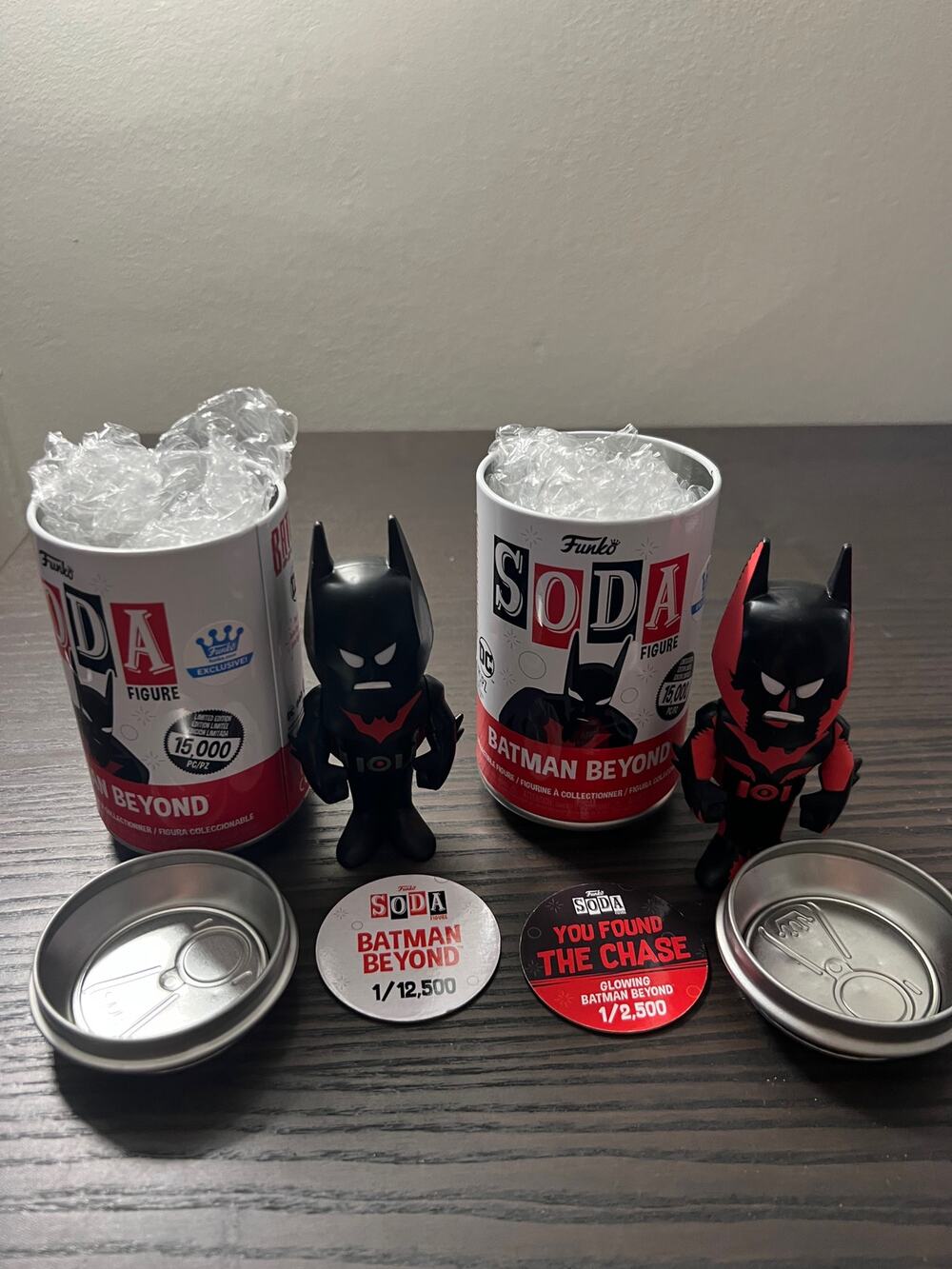 EXCLUSIVE LIMITED EDITION CHASE BUNDLE GLOW Batman Beyond Funko Soda DC Comics